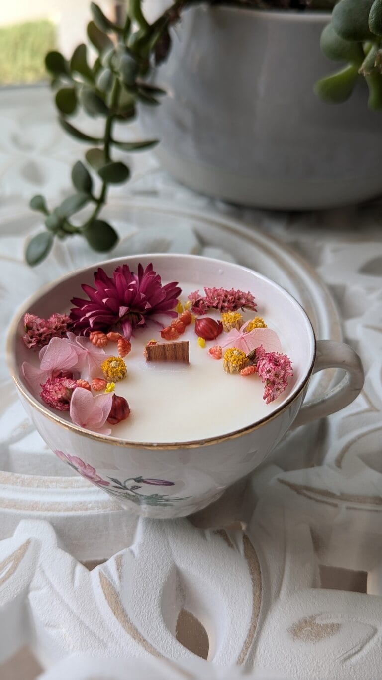 Kit Bougie Fleurie en Tasse Vintage – Création Parfumée et Unique