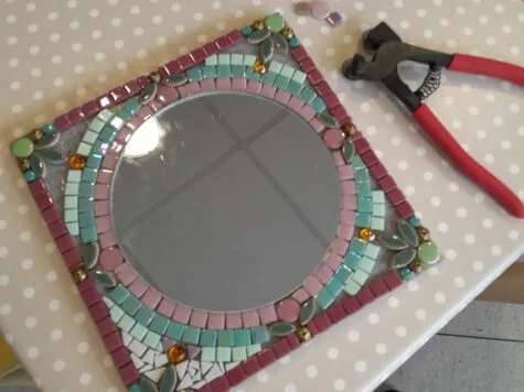 Atelier Mosaïque – Créer un miroir pour la maison