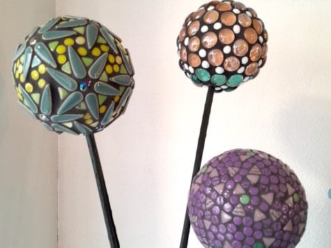 Atelier Mosaïque – Créer une boule décoratif du jardin