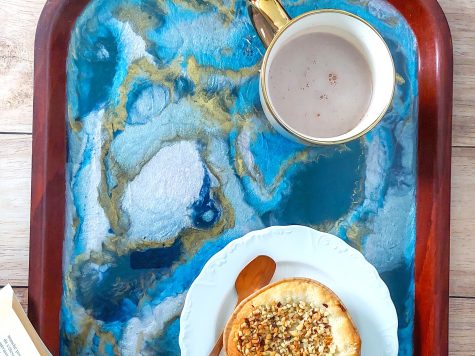 Upcycling créatif : Transformer un plateau de cantine en oeuvre d’art