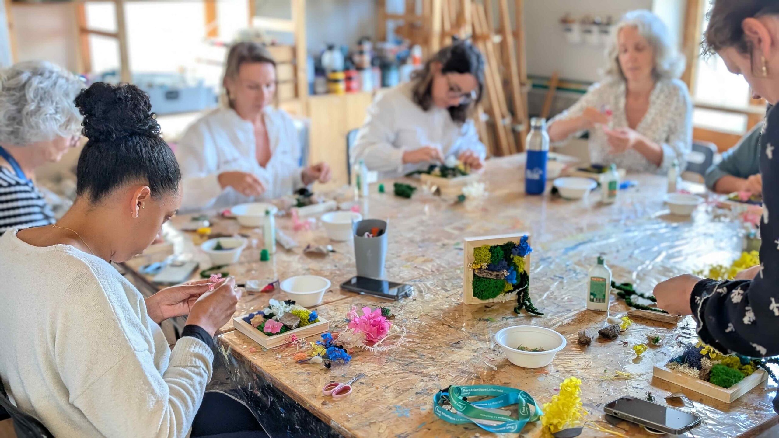 Atelier créatif en entreprise pendant la pause déjeuner