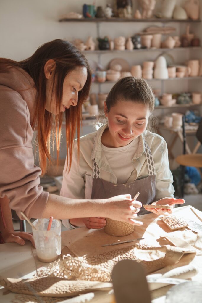 Participantes en atelier modelage céramique