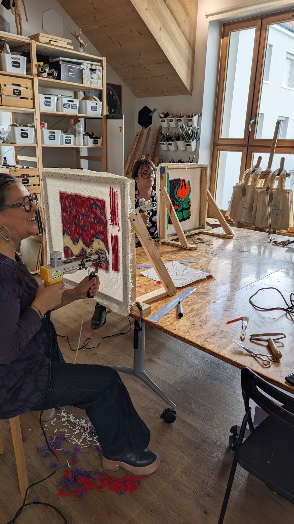 Création d’un tableau en laine en atelier tufting