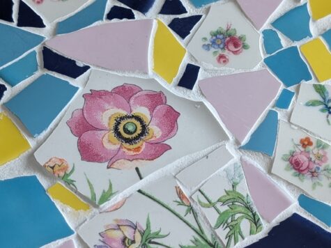 Atelier mosaïque en vaisselle cassée à La Rochelle